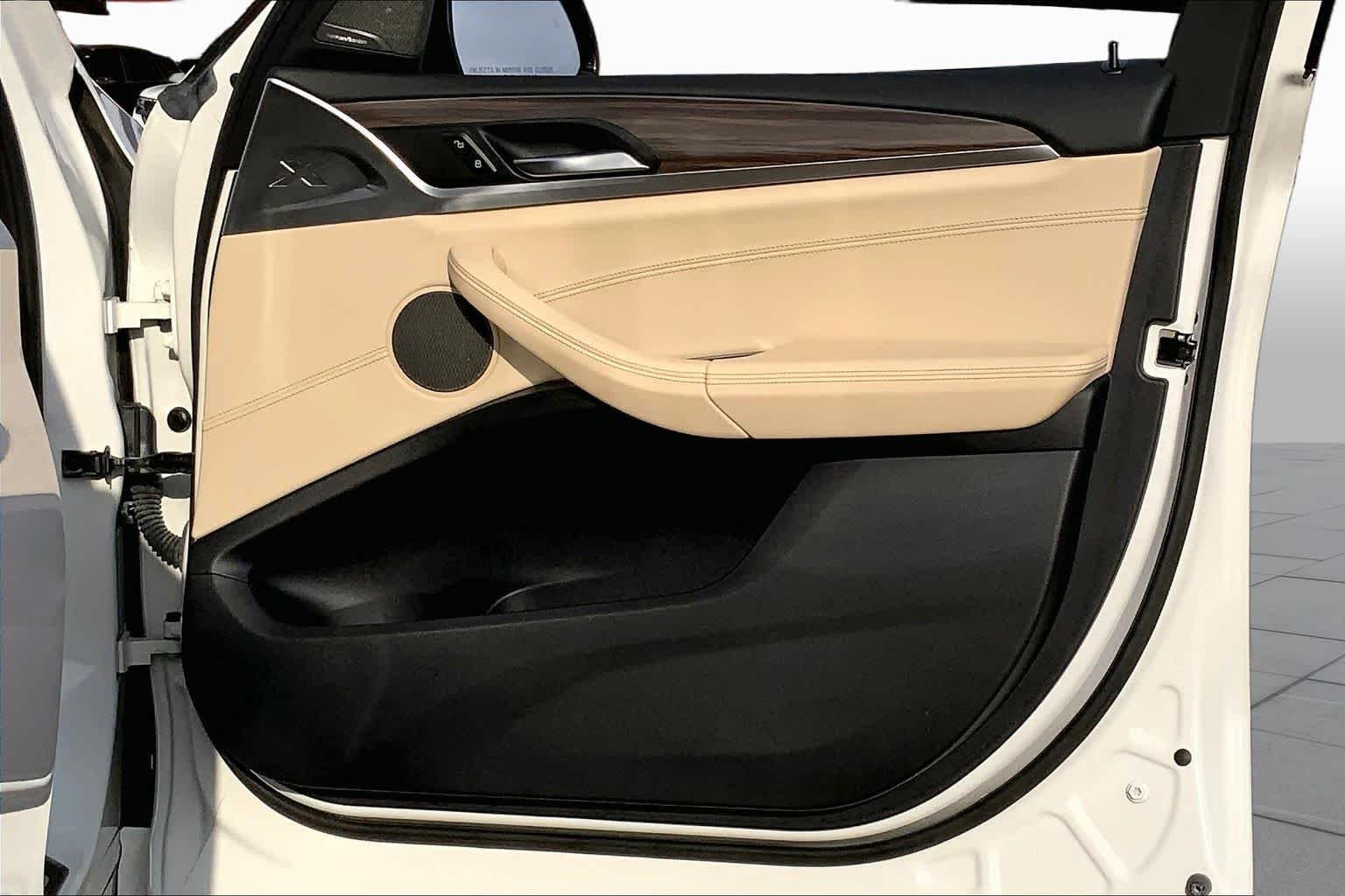 Used 2019 Alpine White BMW sDrive30i image 23