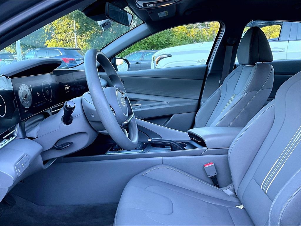 Used 2024 Gray Hyundai SEL image 4