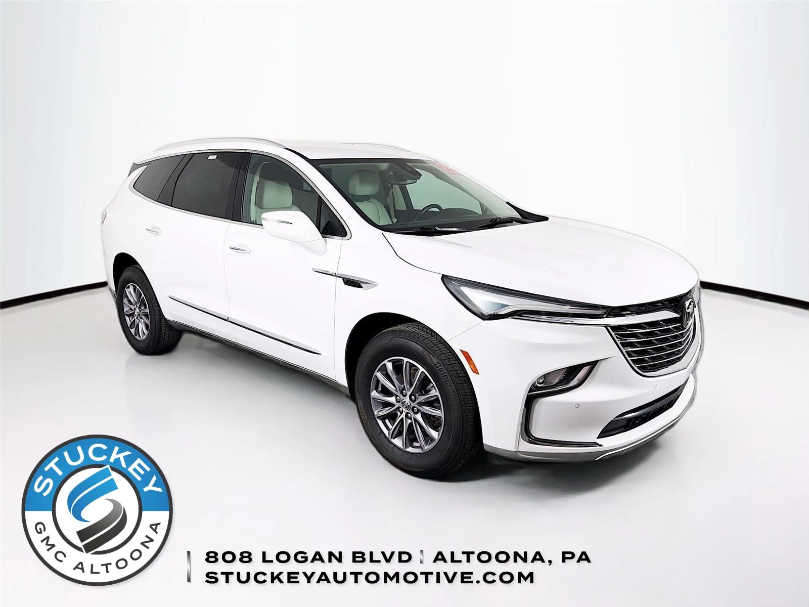 2023 Buick Enclave Essence AWD's photo