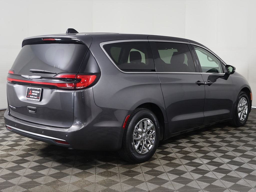 Used 2023 Gray Chrysler Touring L image 10