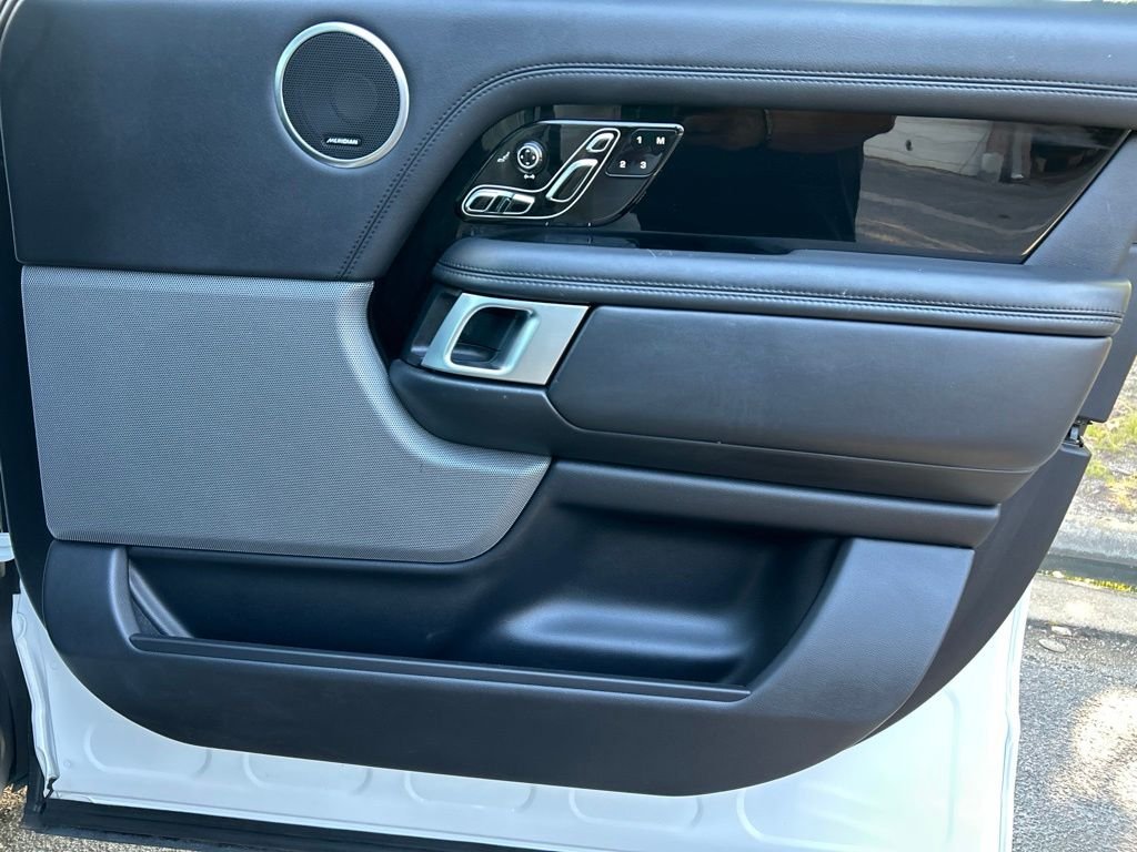 Used 2019 White Land Rover 5.0L V8 Supercharged image 29