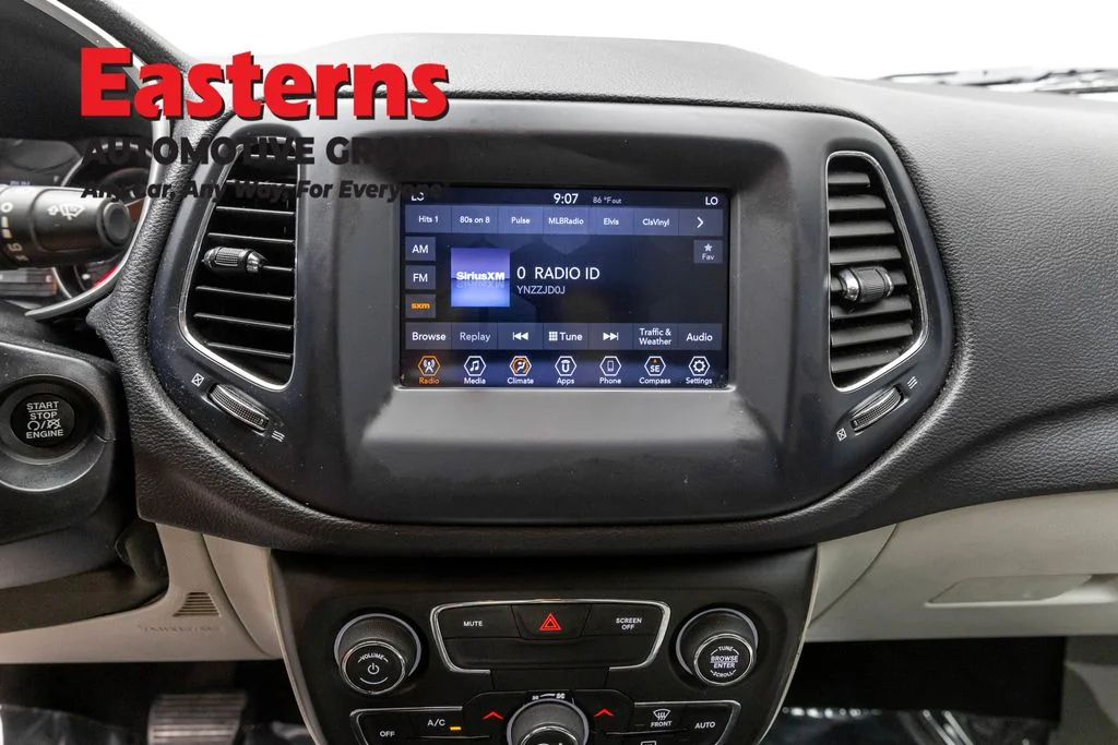 Used 2021 Green Jeep Latitude image 12