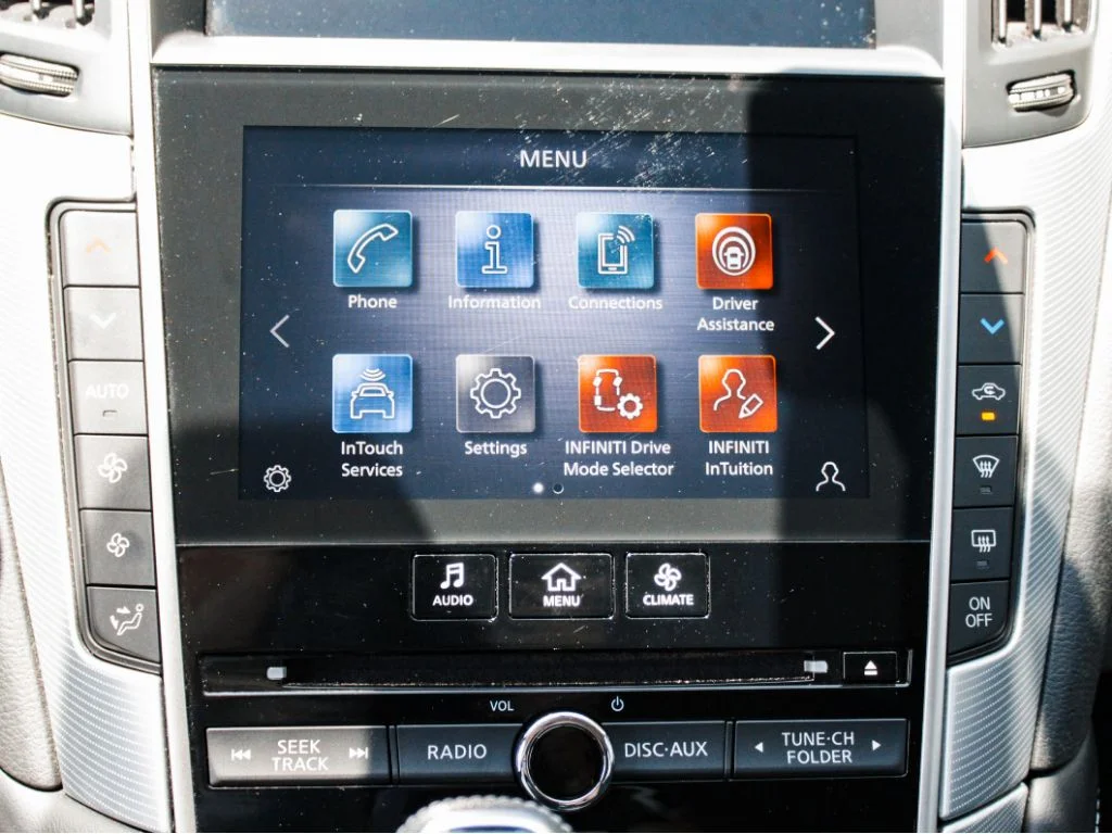 Used 2023 Majestic White INFINITI LUXE image 19