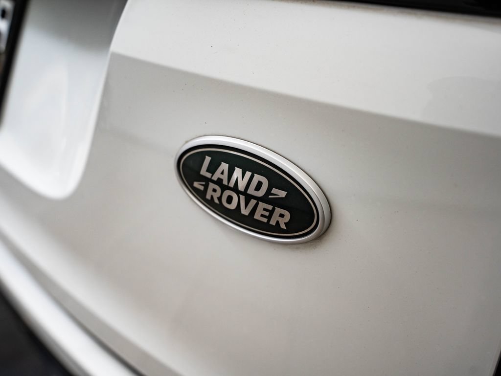 Used 2022 Fuji White Land Rover SE image 18