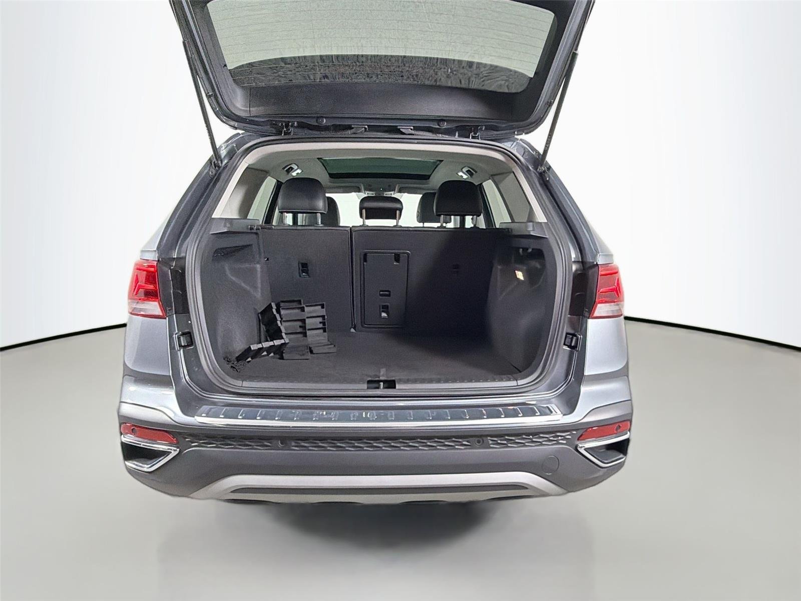 Certified Used 2023 Platinum Gray Metallic Volkswagen SEL image 24