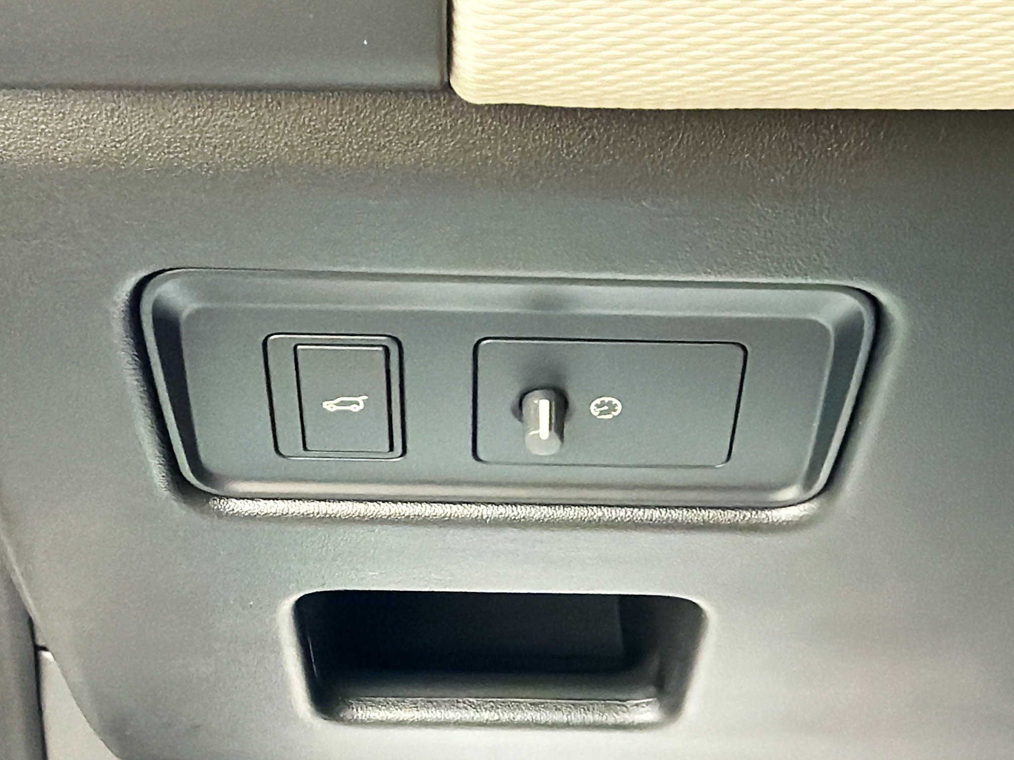 New 2026 Fuji White Land Rover Gemini Edition image 37