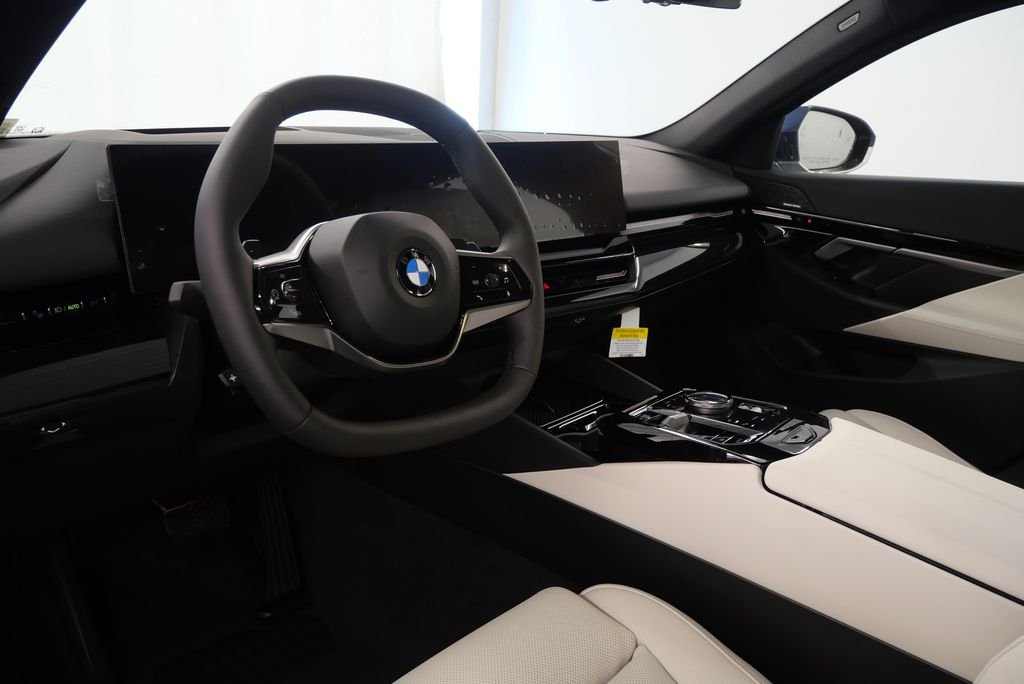 2025 BMW 5 Series 530i - Photo 14