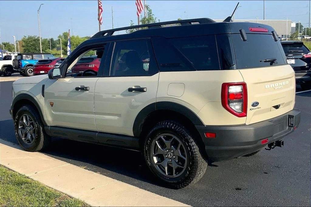 Used 2024 Beige Ford Badlands image 2