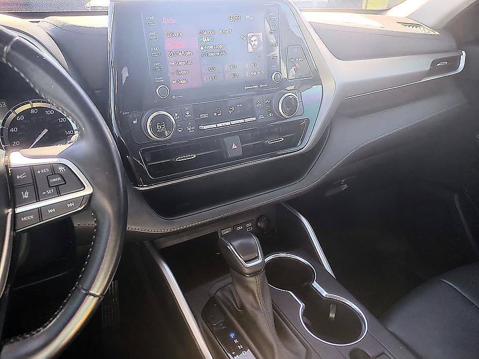 Used 2022 Midnight Black Metallic Toyota XLE image 19