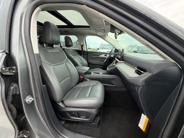 Used 2025 Gray Ford Active image 17
