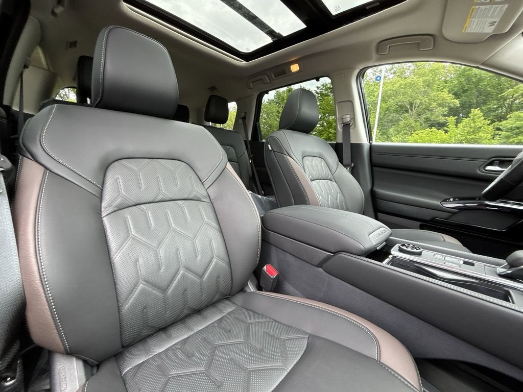 New 2026 Black Nissan Platinum image 28