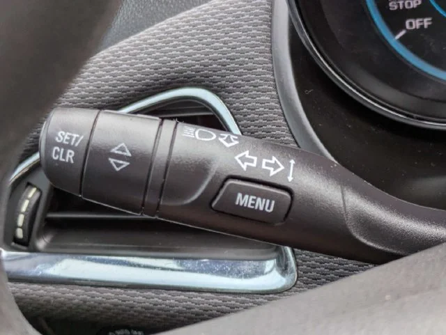 Used 2018 Summit White Chevrolet LS image 23