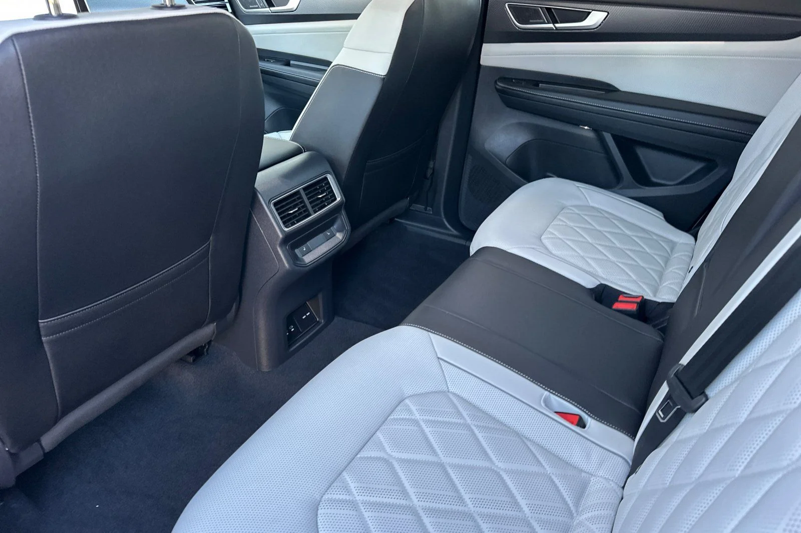 2026 Volkswagen Atlas Cross Sport SEL Premium R-LINE - Photo 10