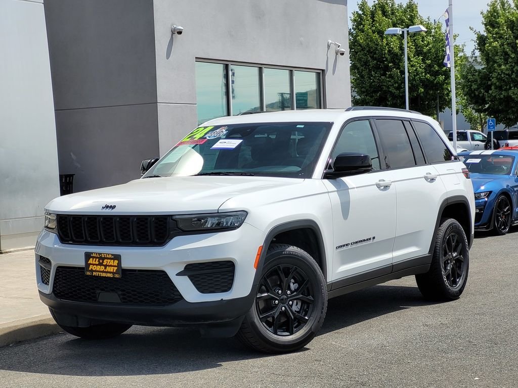 Used 2024 White Jeep Altitude image 8