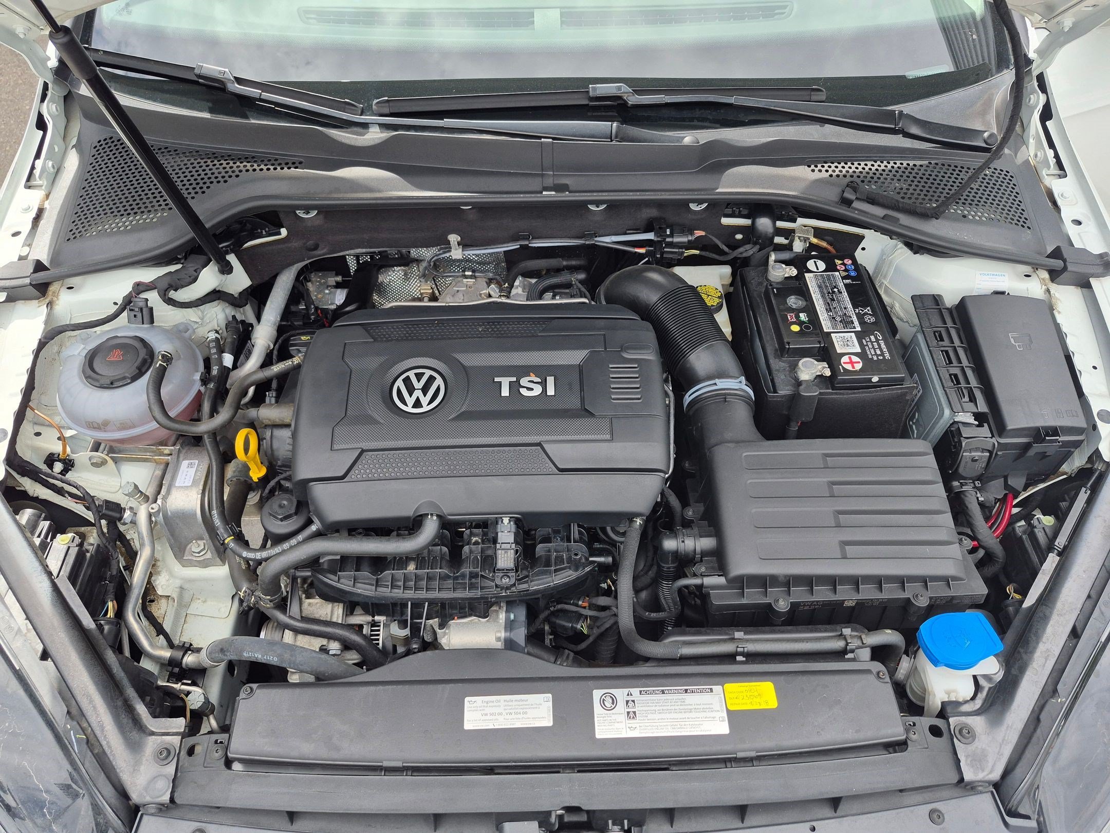 Used 2018 Pure White Volkswagen S image 28