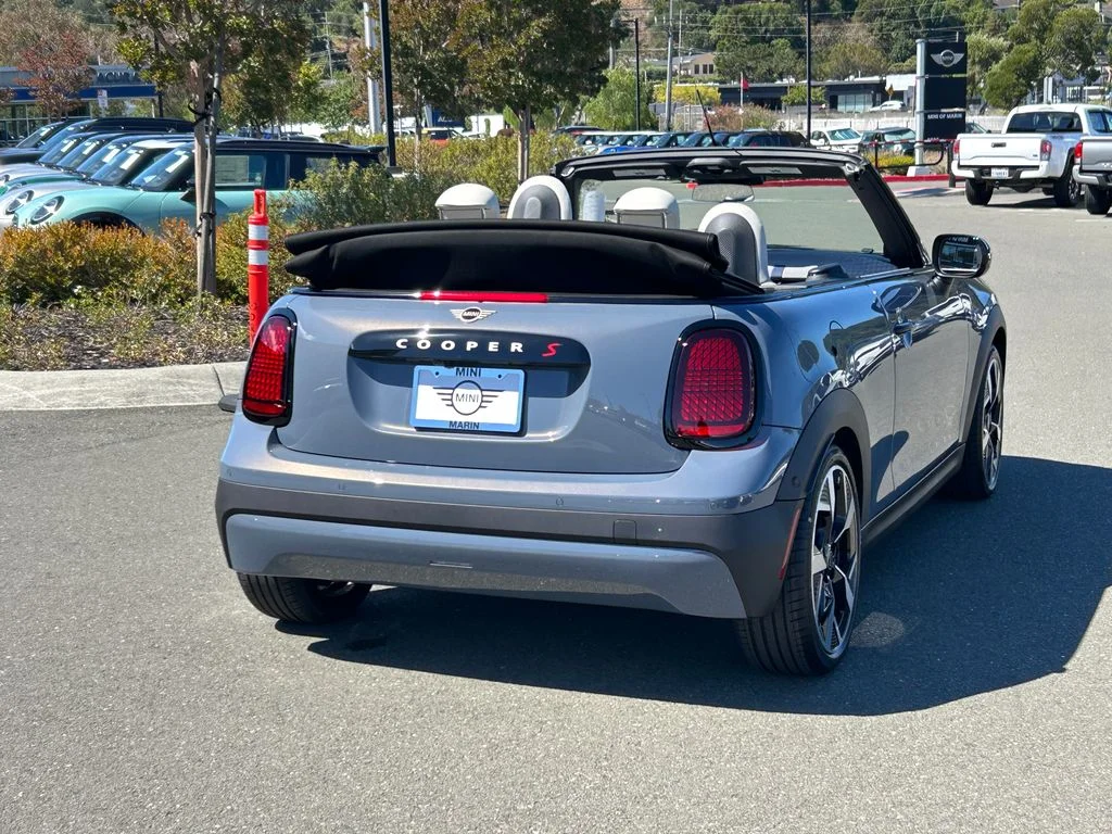 New 2026 Copper Grey Metallic MINI Signature Plus image 5