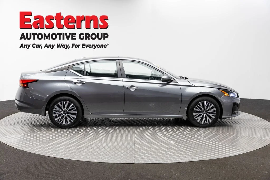 Used 2023 Gray Nissan 2.5 SV image 4