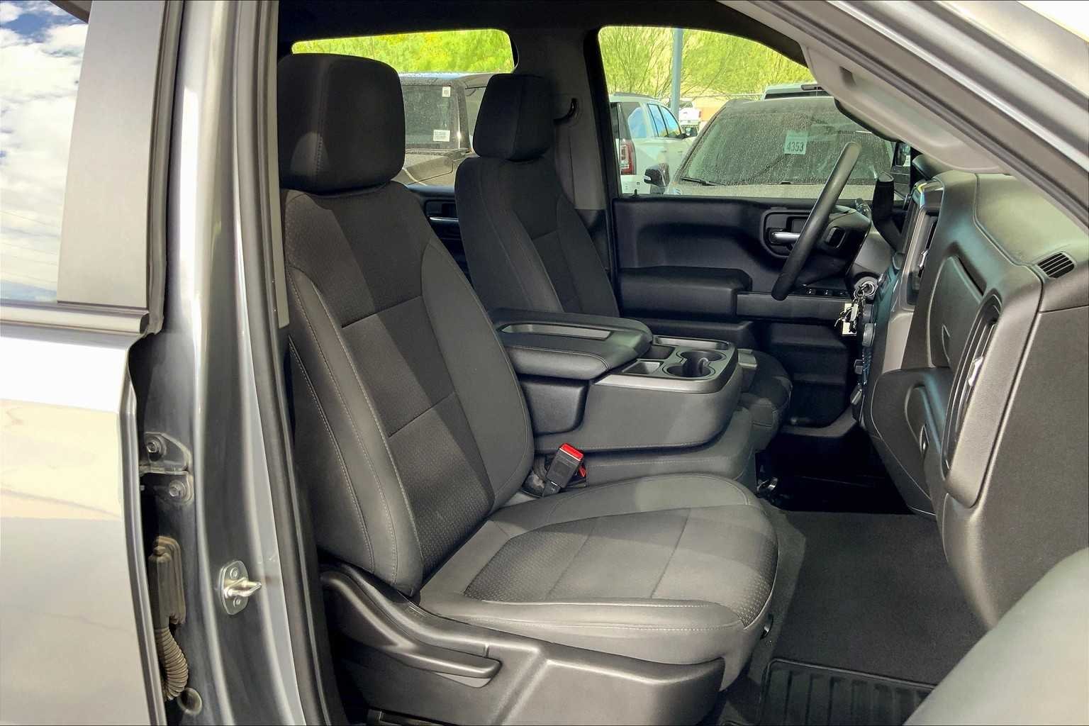 Used 2022 Satin Steel Metallic Chevrolet Custom image 9