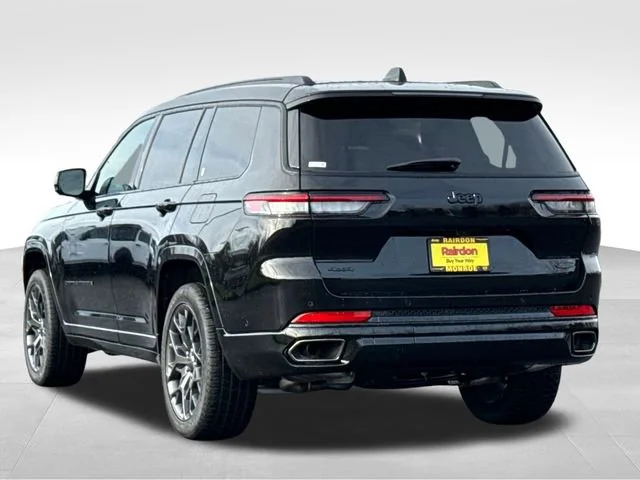 New 2025 Diamond Black Crystal Pearl-Coat Exterior Paint Jeep Summit image 16
