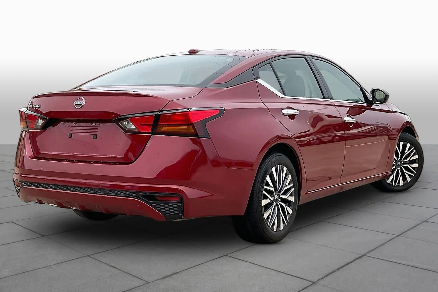 Used 2025 Scarlet Ember Nissan SV image 11