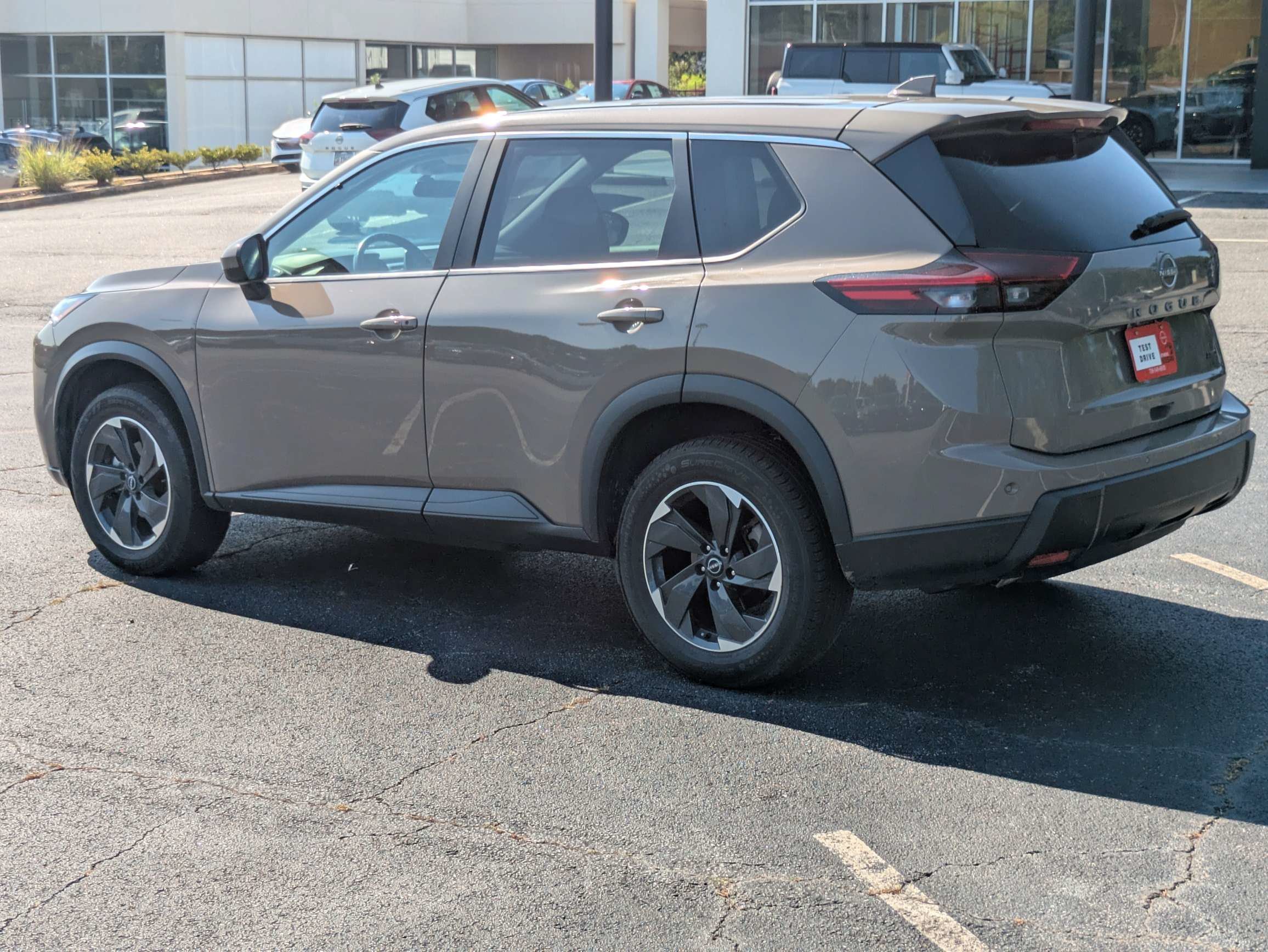 Used 2025  Nissan SV image 5
