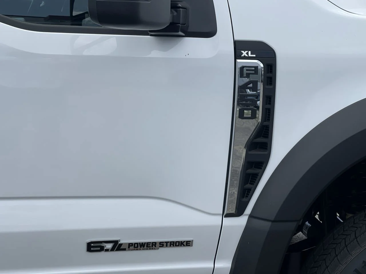 New 2025 Oxford White Ford XL image 8