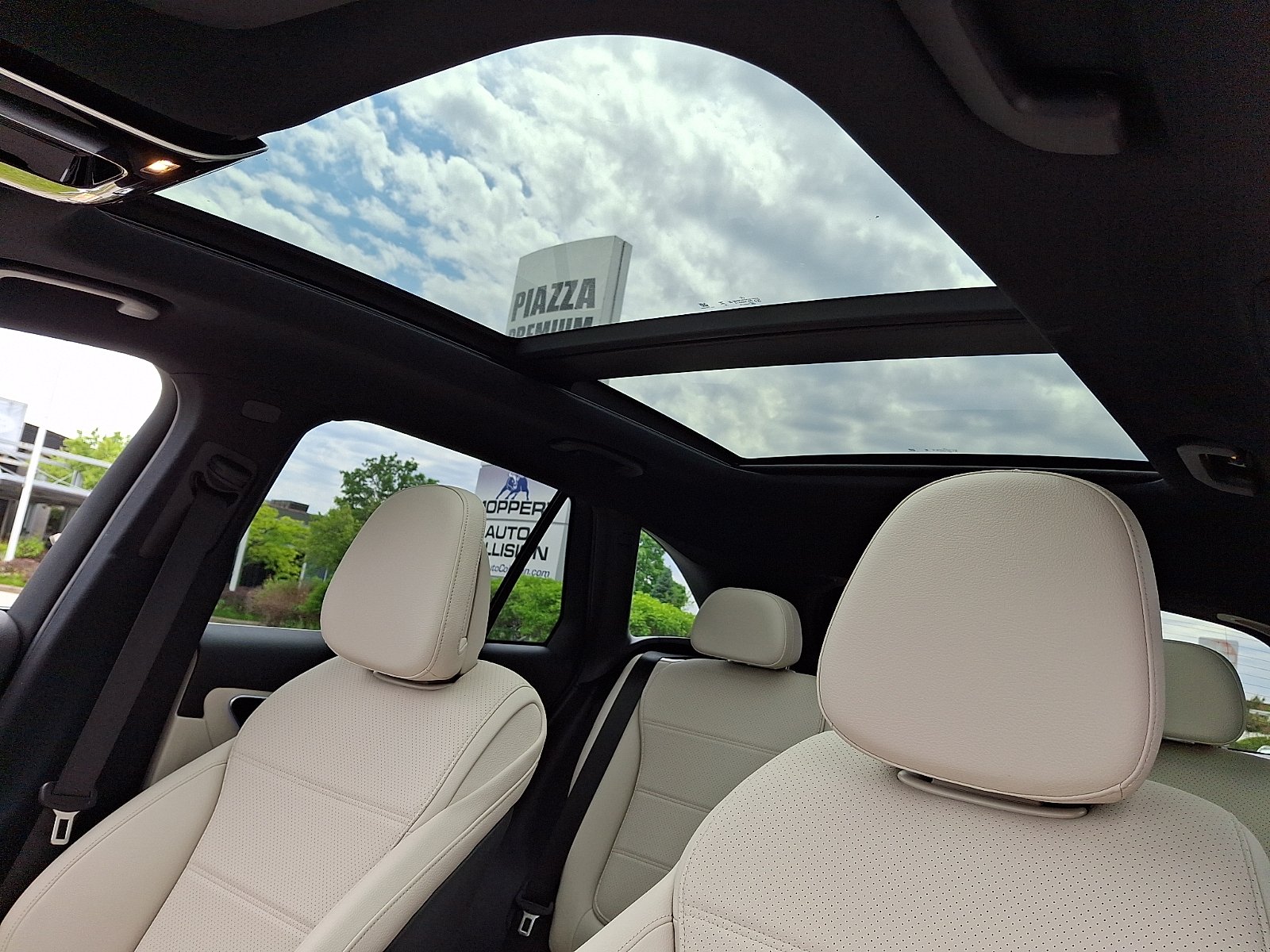 New 2026 Polar White Mercedes-Benz GLC 300 image 12