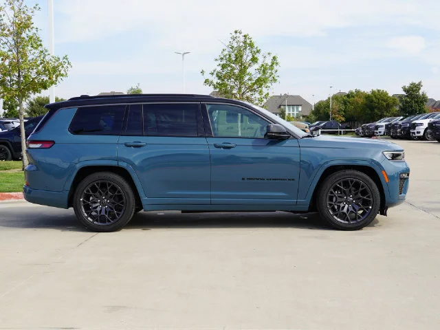 New 2027 Steel Blue Jeep Summit image 18