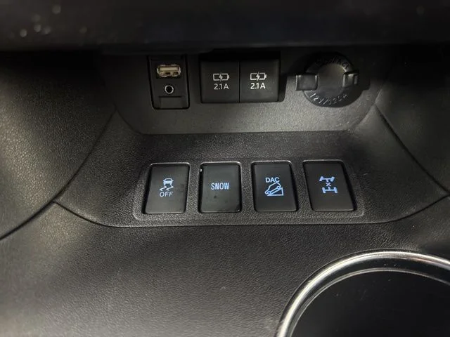 Used 2018 Blizzard Pearl Toyota XLE image 16
