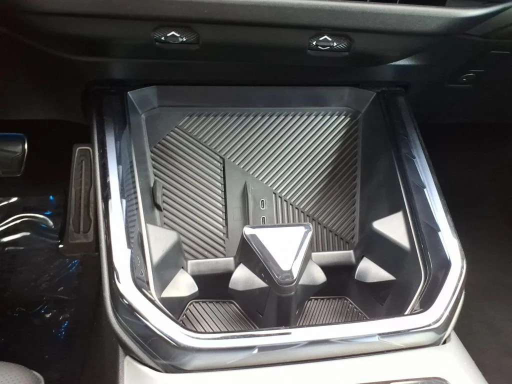 Used 2025 White BMW 30 xDrive image 21