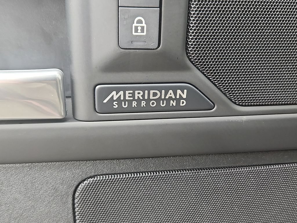 2025 Land Rover Defender X-Dynamic SE - Photo 25