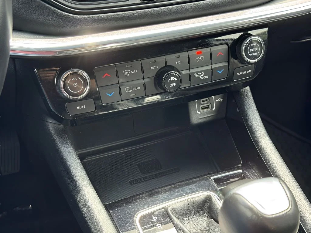 Used 2022 Red Jeep Limited image 24