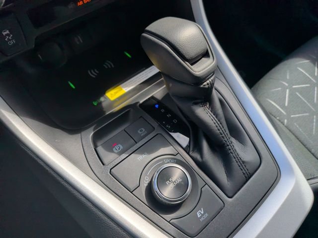 Certified Used 2025 Silver Toyota XLE image 27