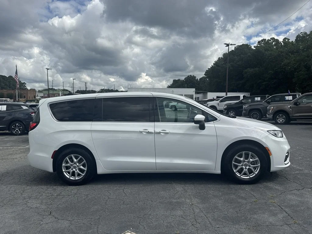 Used 2023 White Chrysler Touring L image 8