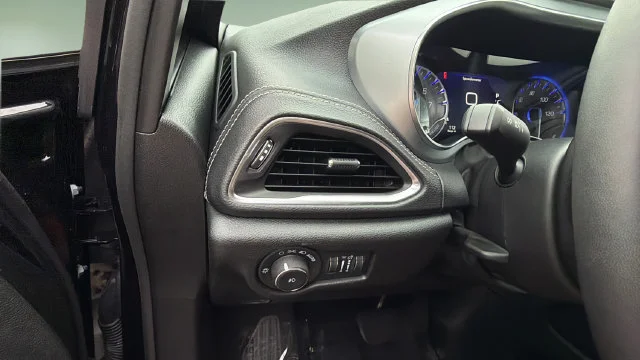 Used 2026  Chrysler Limited image 22
