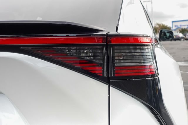 New 2026 Wind Chill Pearl <sup>1</sup> Toyota  XLE image 7