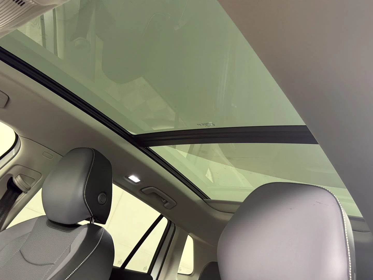 New 2026 Pure White Volkswagen SE image 9
