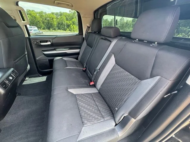 Used 2015 Black Toyota SR5 image 17