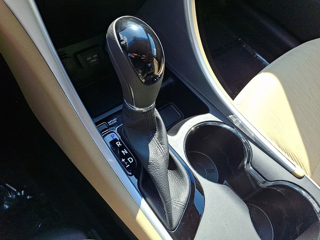 Used 2013 Blue Hyundai GLS image 12