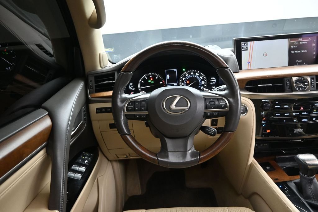 2017 Lexus LX 570 - Photo 31
