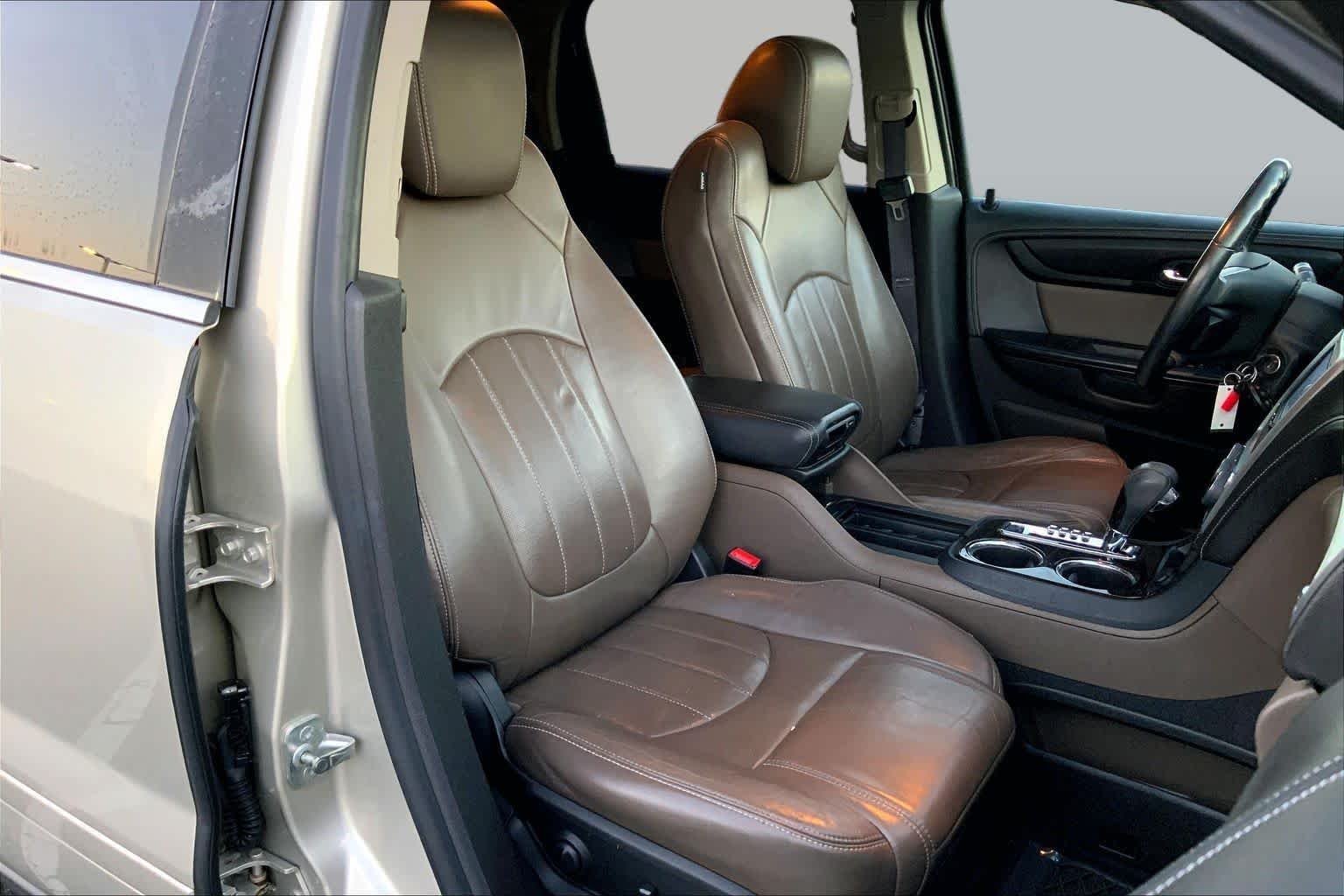 Used 2014 Champagne Silver Metallic GMC SLT image 7