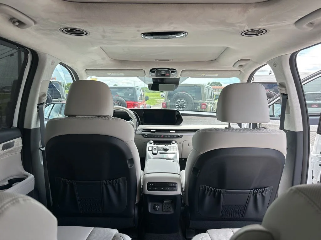 Used 2025 White Hyundai Calligraphy image 19