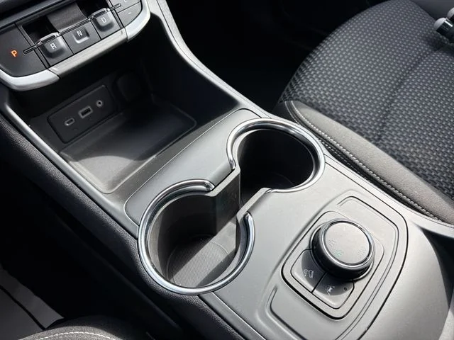 Used 2024 White GMC SLE image 33