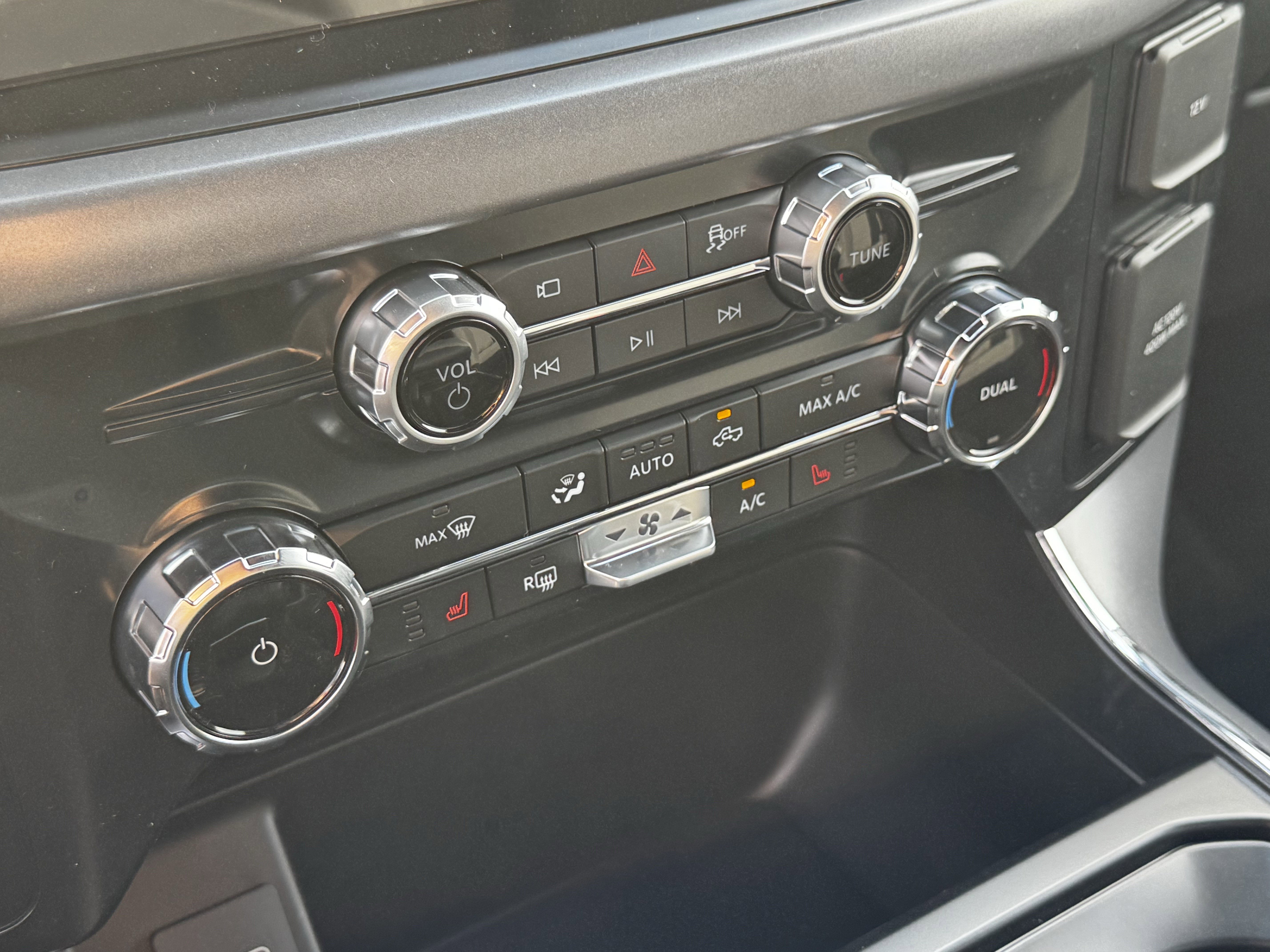 New 2026 Agate Black Metallic Ford XLT image 18