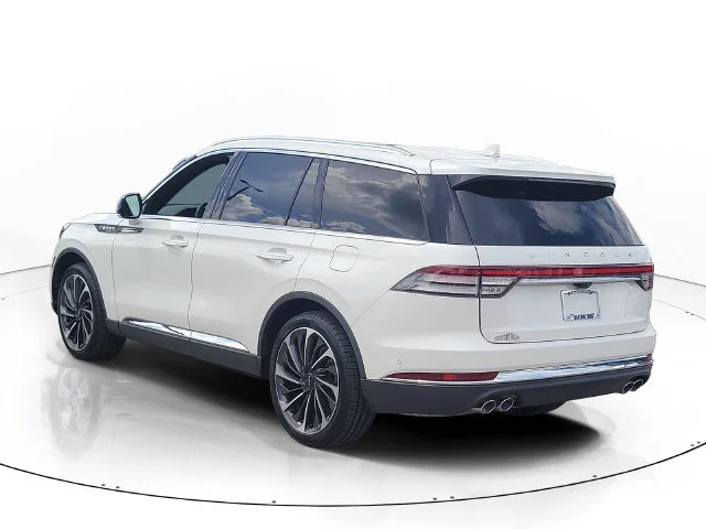 Used 2023 White Lincoln Reserve image 7