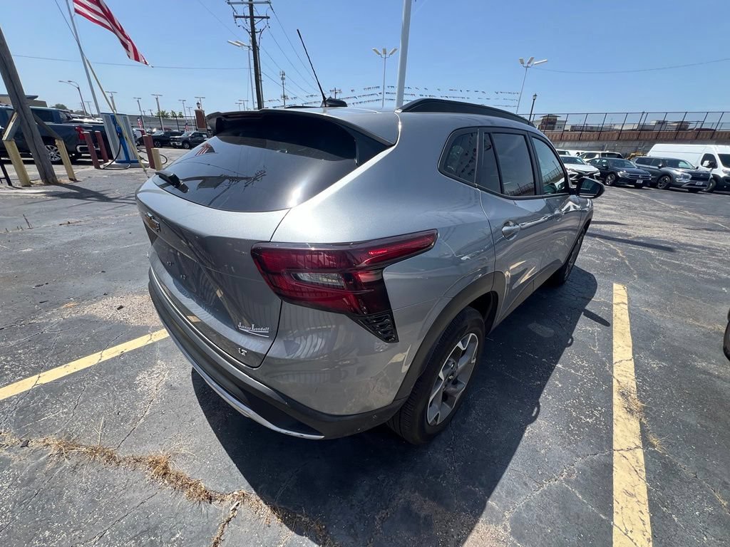 Used 2025 Sterling Gray Metallic Chevrolet LT image 4