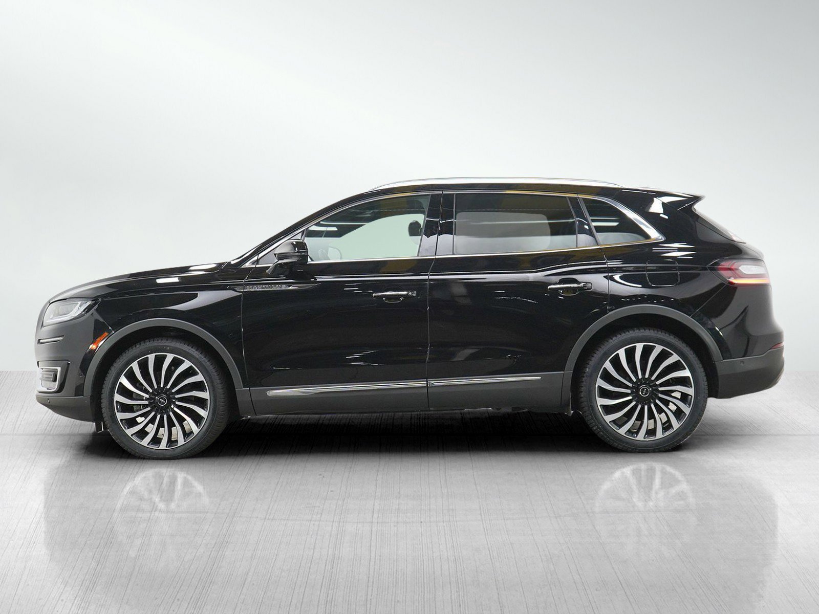 Used 2019 Lincoln Nautilus Black Label with VIN 2LMPJ9JP6KBL32523 for sale in Minneapolis, Minnesota