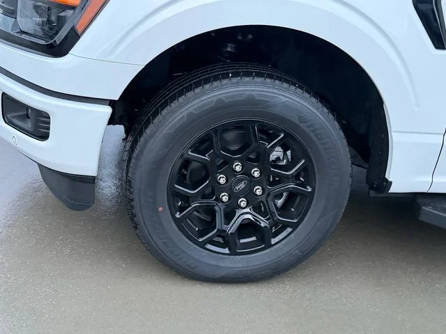 New 2026 Oxford White Ford XLT image 4