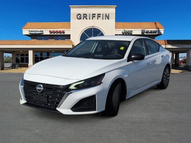 Used 2025 White Nissan 2.5 SV image 11