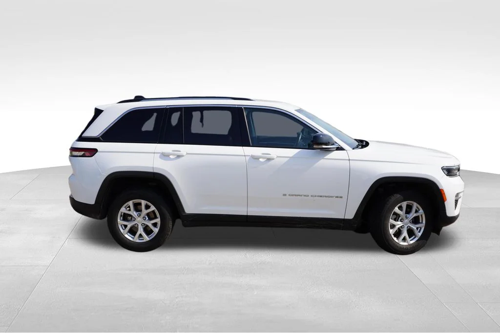 Used 2023 White Jeep Limited image 2